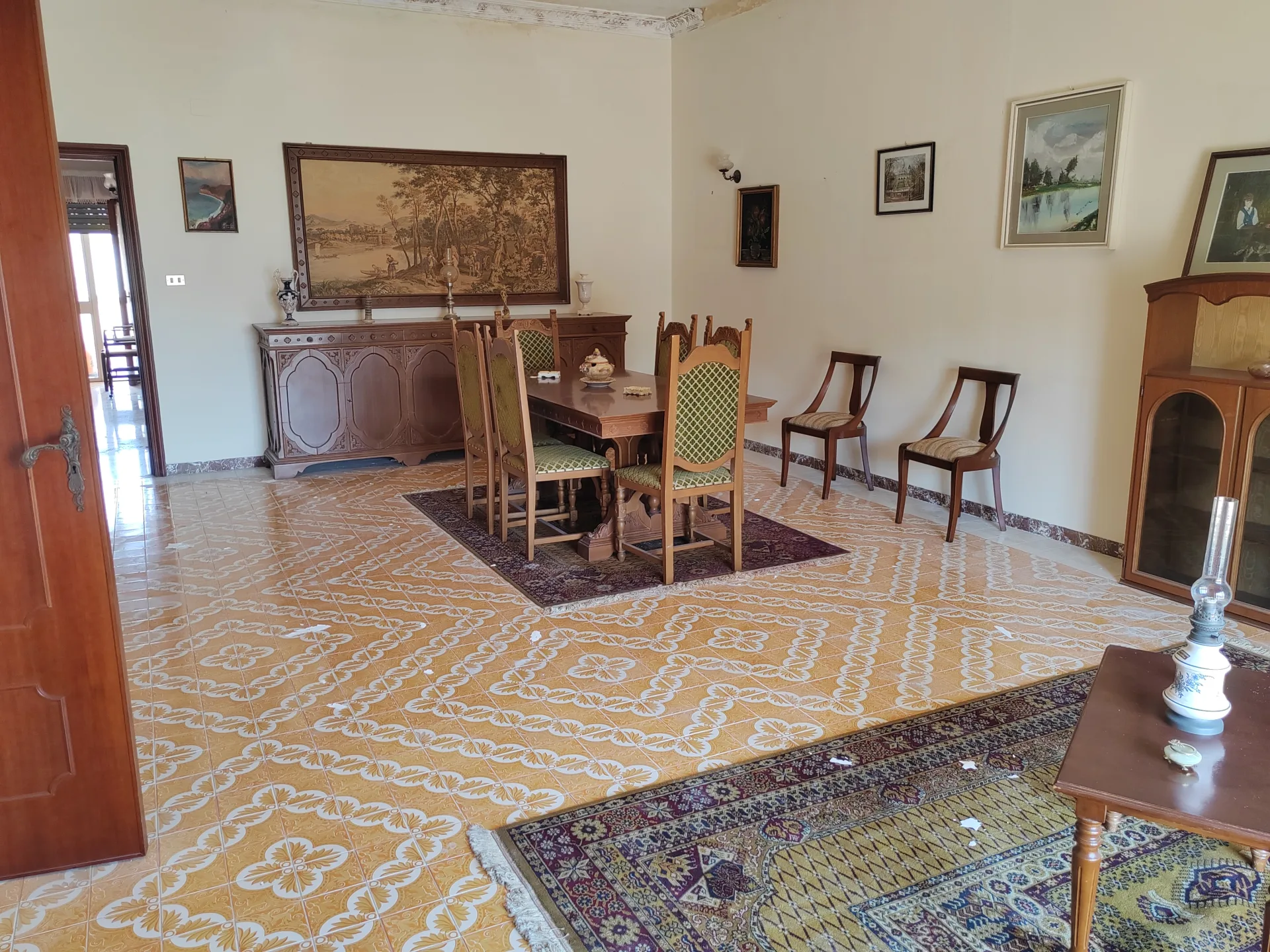 Intero Stabile Indipendente con Garage di Ampia Metratura e Abitazione al Primo Piano — Foto 15 di 19