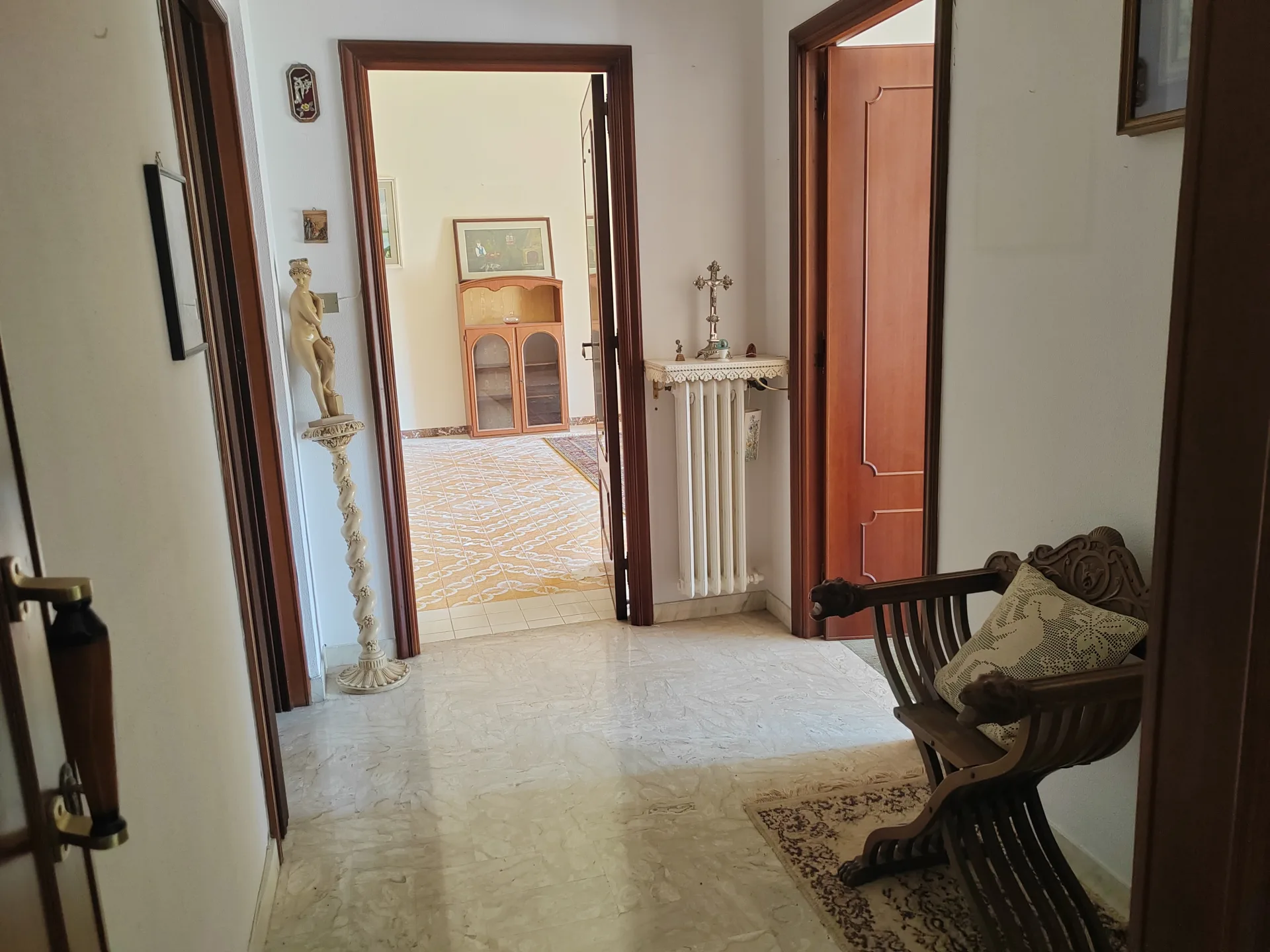 Intero Stabile Indipendente con Garage di Ampia Metratura e Abitazione al Primo Piano — Foto 18 di 19