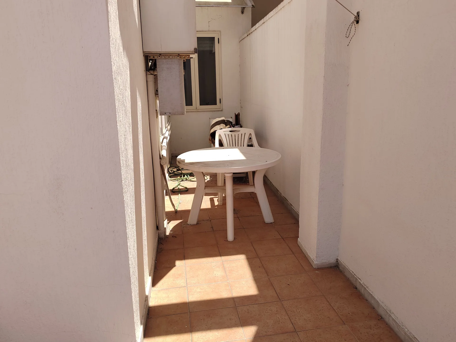 Intero Stabile Indipendente con Garage di Ampia Metratura e Abitazione al Primo Piano — Foto 11 di 19