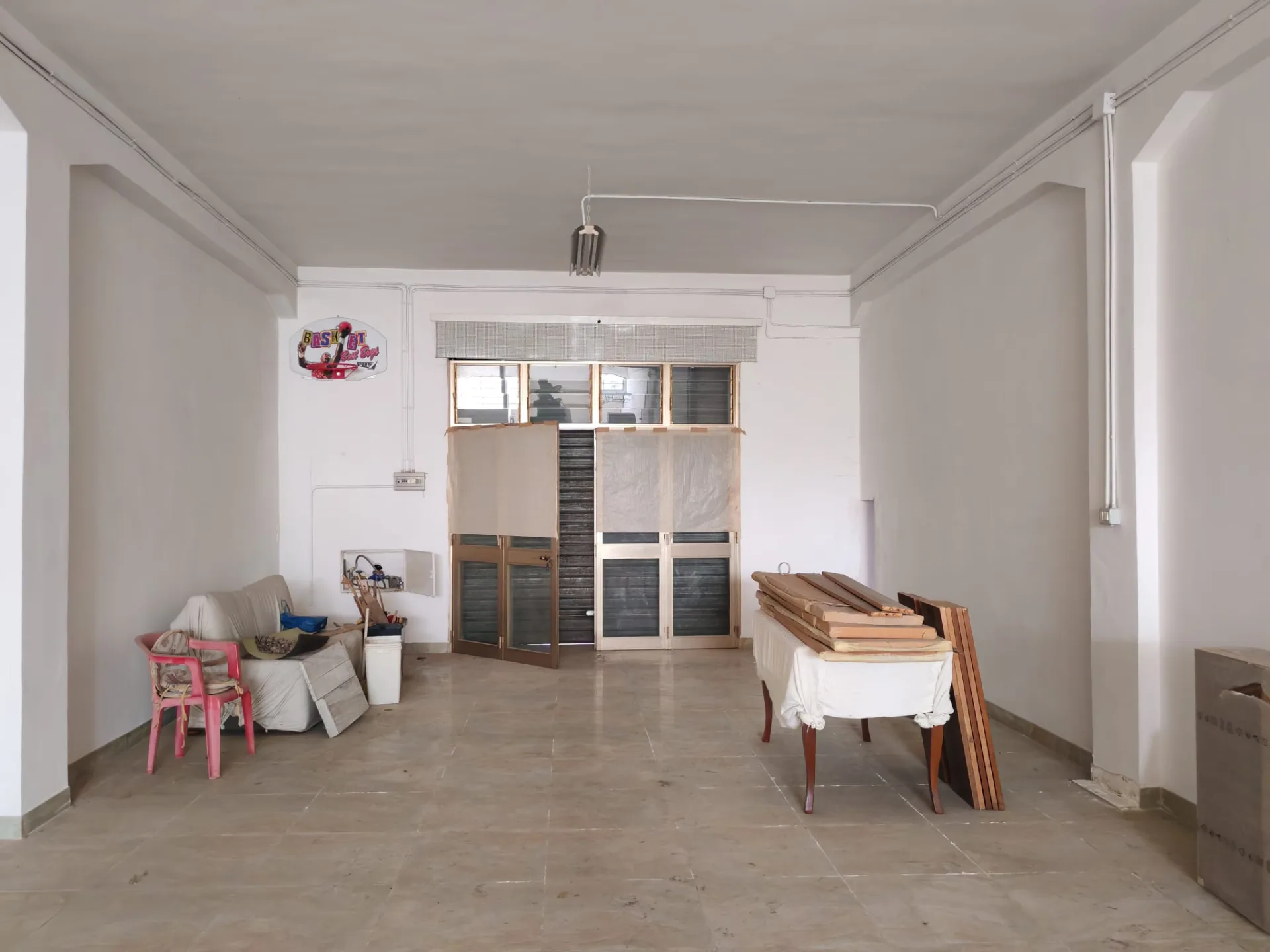 Intero Stabile Indipendente con Garage di Ampia Metratura e Abitazione al Primo Piano — Foto 18 di 19