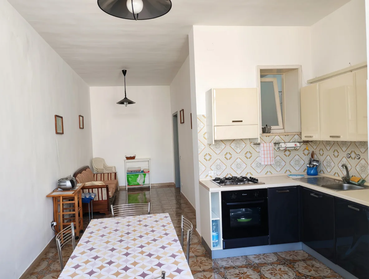 Ampio appartamento a pochi passi dal mare — Foto 8 di 11