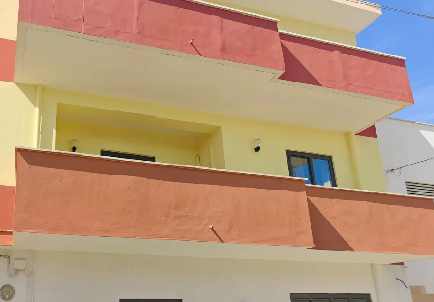 Ampio appartamento a pochi passi dal mare — Foto 1 di 11